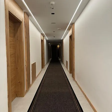 Zlatni Javor, 408 Aparthotel *